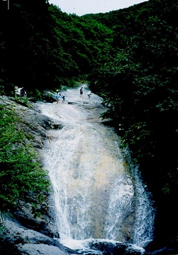 カムイワッカ湯の滝(知床）