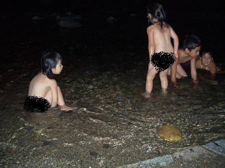 女子小学生　水遊び　裸 de.photo-pic.cyou