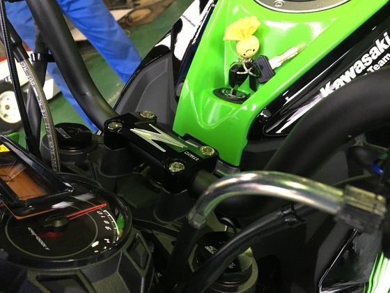 Kawasaki Z125PRO ハンドルクランプ取付け… - 週末は草レーサーの 